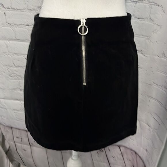 Forever 21 - Black Corduroy Skirt - L - Picture 2 of 5